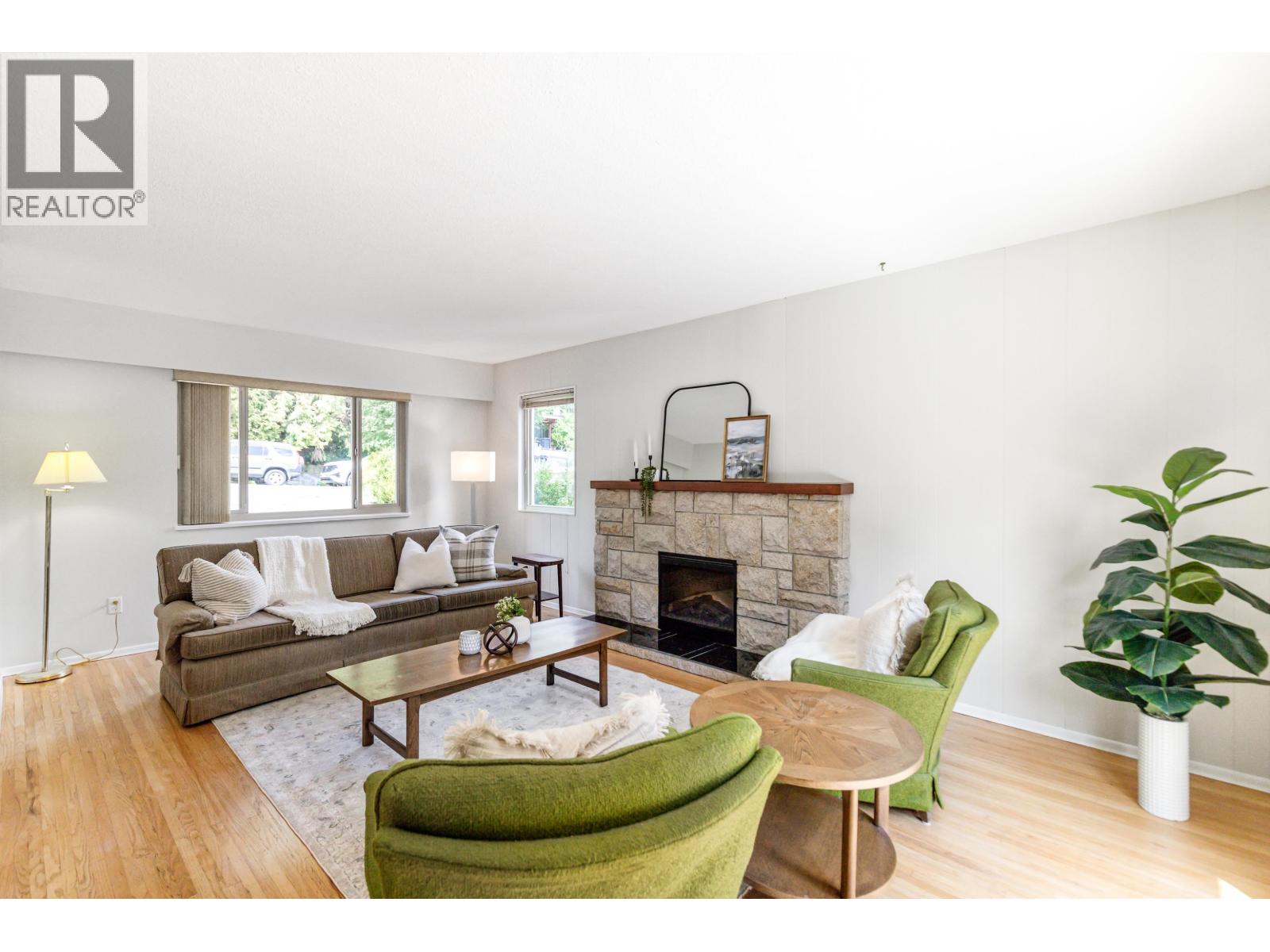 230 Harvard Drive, Port Moody, British Columbia  V3H 1S8 - Photo 5 - R3038660