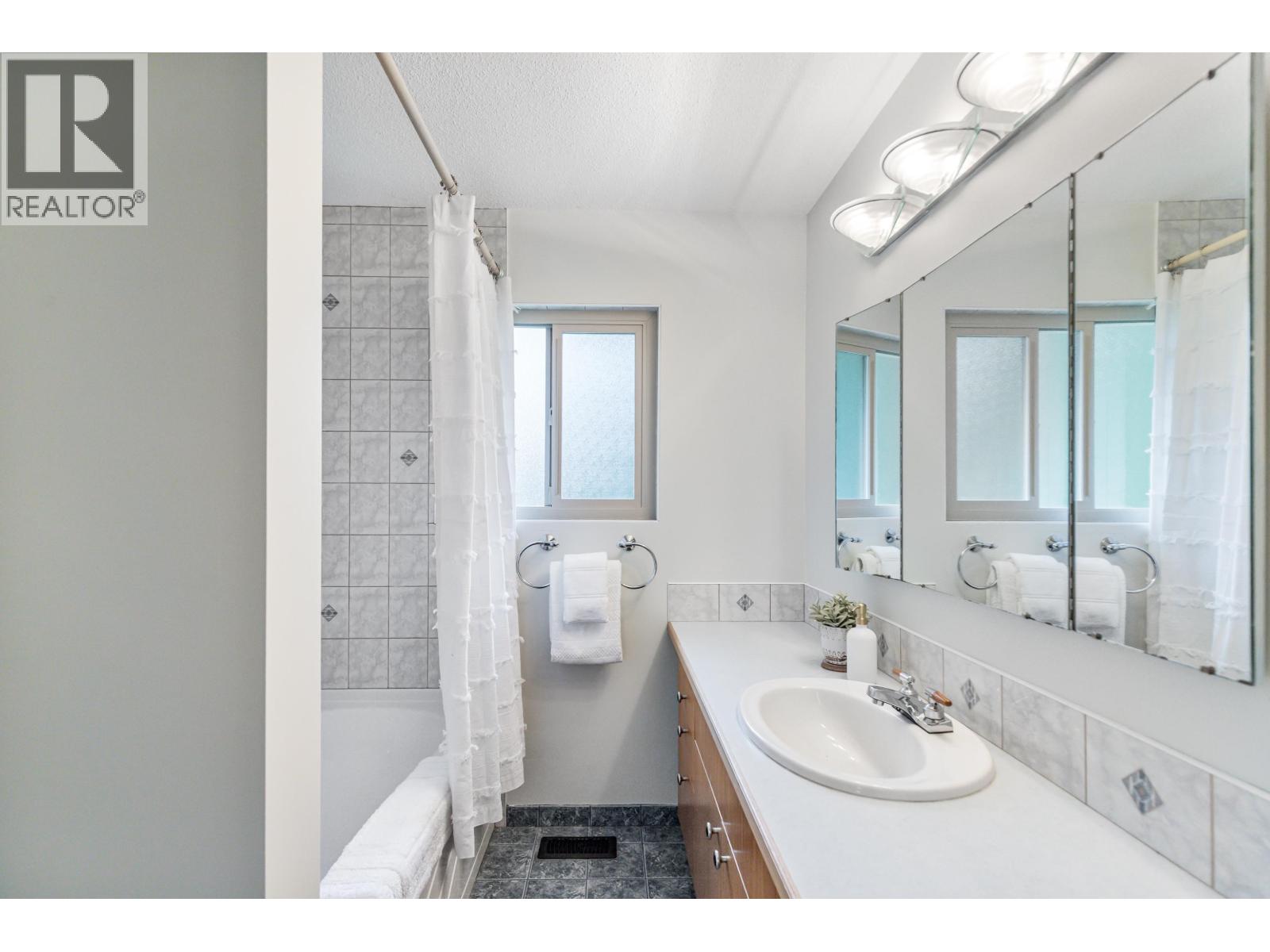 230 Harvard Drive, Port Moody, British Columbia  V3H 1S8 - Photo 14 - R3038660