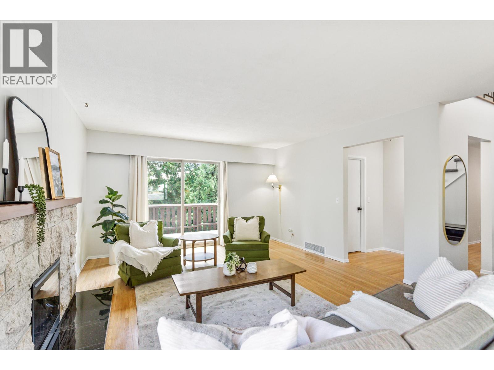 230 Harvard Drive, Port Moody, British Columbia  V3H 1S8 - Photo 2 - R3038660