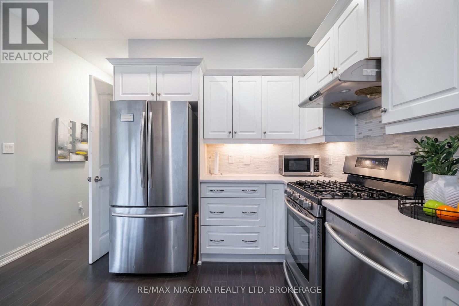 2 Marren Street, St. Catharines, Ontario  L2P 2J6 - Photo 15 - X12475013