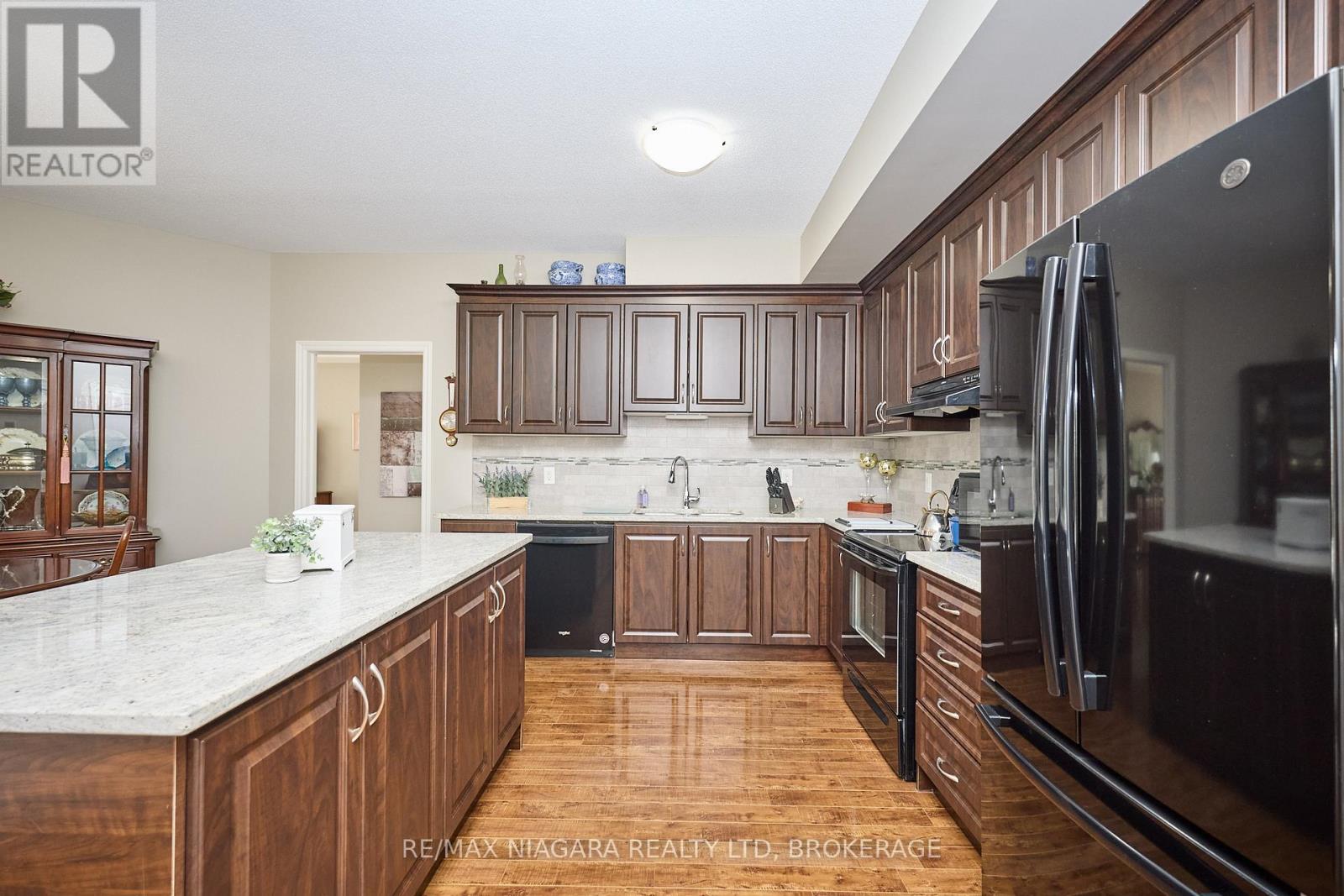 427 - 8111 Forest Glen Drive, Niagara Falls, Ontario  L2H 2Y7 - Photo 6 - X12475019