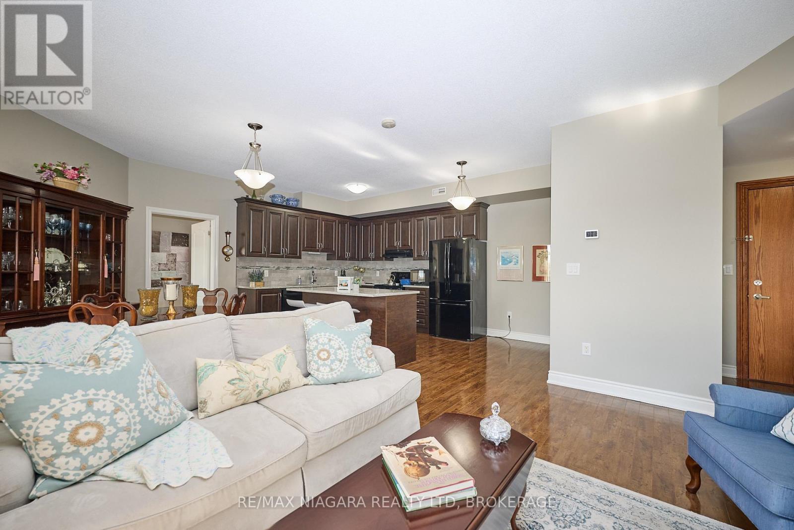 427 - 8111 Forest Glen Drive, Niagara Falls, Ontario  L2H 2Y7 - Photo 8 - X12475019