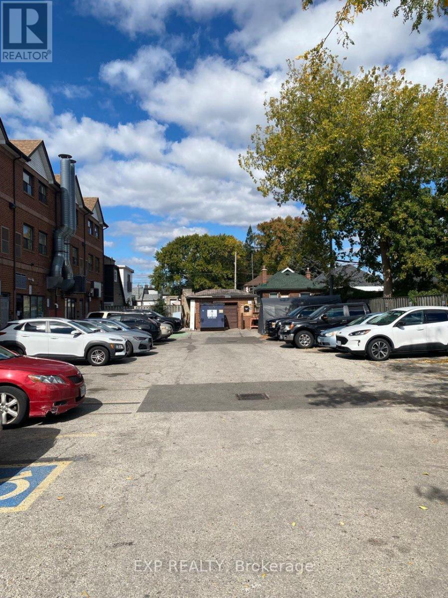1355 Woodbine Avenue, Toronto, Ontario  M4C 4G4 - Photo 9 - E12475037