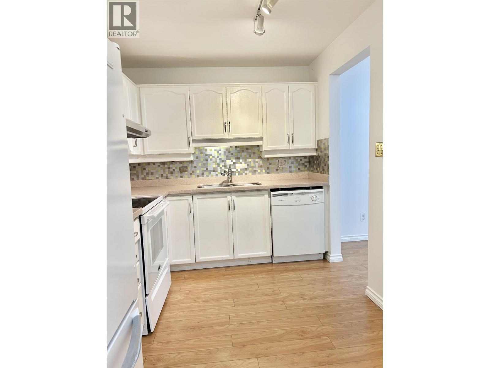 205 6742 Station Hill Court, Burnaby, British Columbia  V3N 4V2 - Photo 9 - R3060625