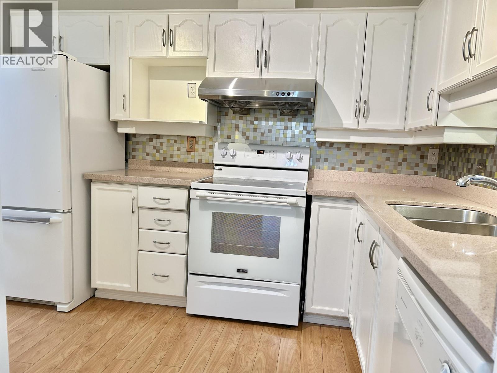 205 6742 Station Hill Court, Burnaby, British Columbia  V3N 4V2 - Photo 8 - R3060625
