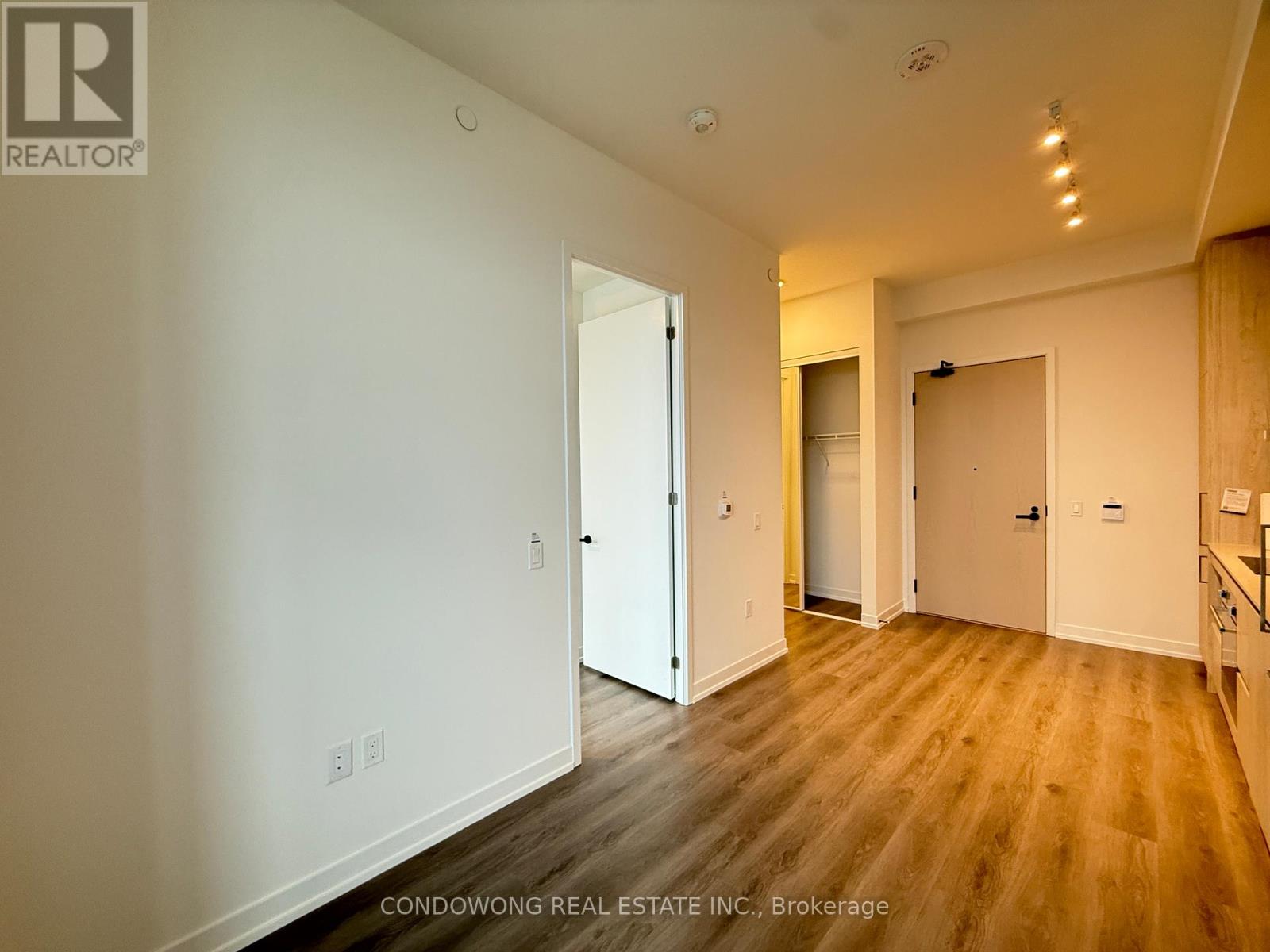 5811 - 225 Commerce Street, Vaughan, Ontario  L4K 0R1 - Photo 2 - N12475048