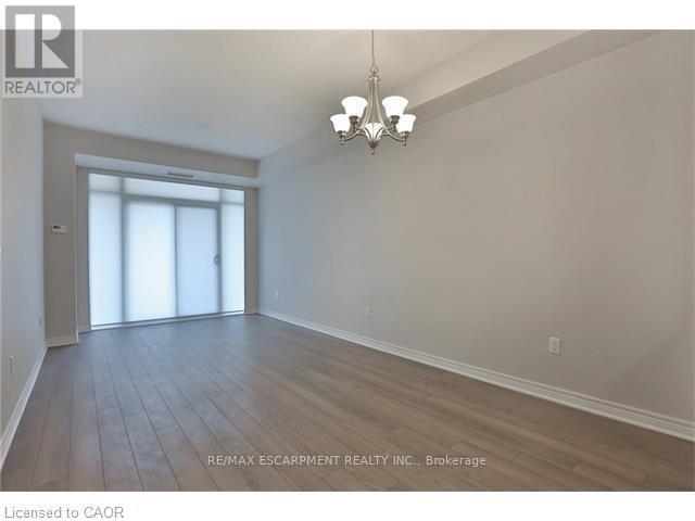 213 - 216 Oak Park Boulevard, Oakville, Ontario  L6H 0K3 - Photo 5 - W12475006