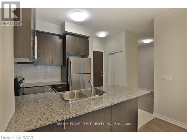 213 - 216 Oak Park Boulevard, Oakville, Ontario  L6H 0K3 - Photo 8 - W12475006