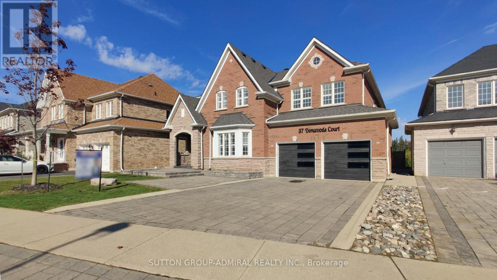 37 Donwoods Court, Brampton, Ontario  L6P 1T6 - Photo 2 - W12475007
