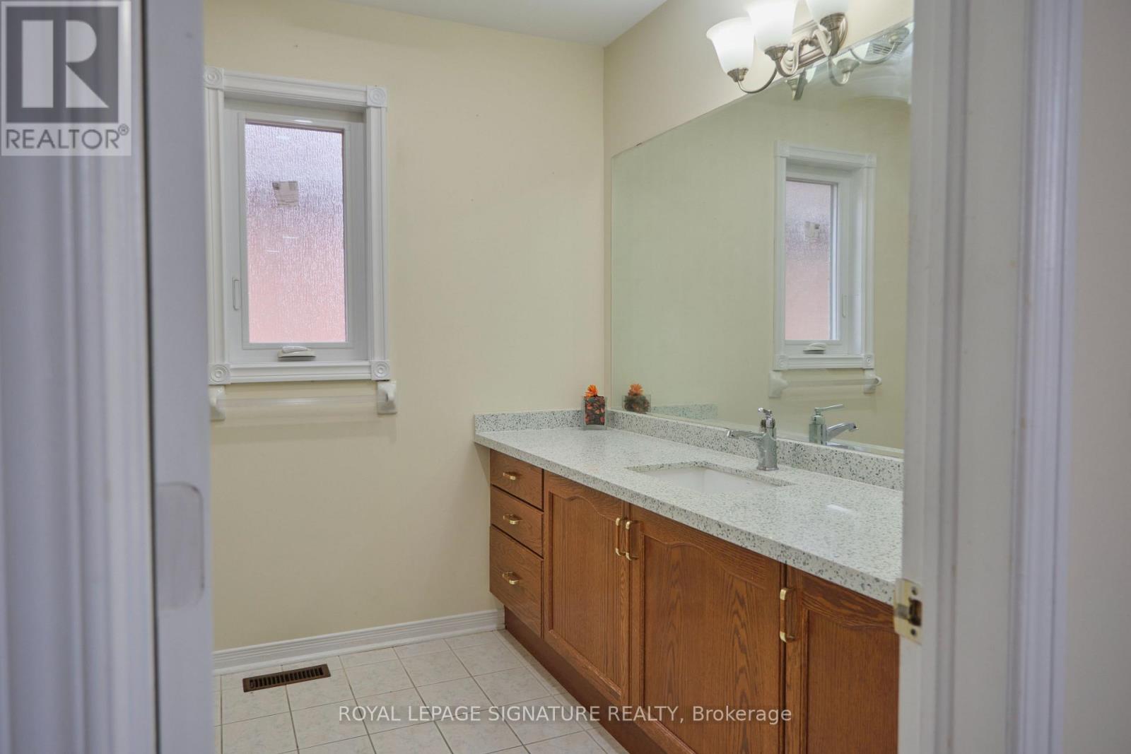 Upper - 12 Pacific Wind Crescent, Brampton, Ontario  L6R 1Y6 - Photo 19 - W12475014