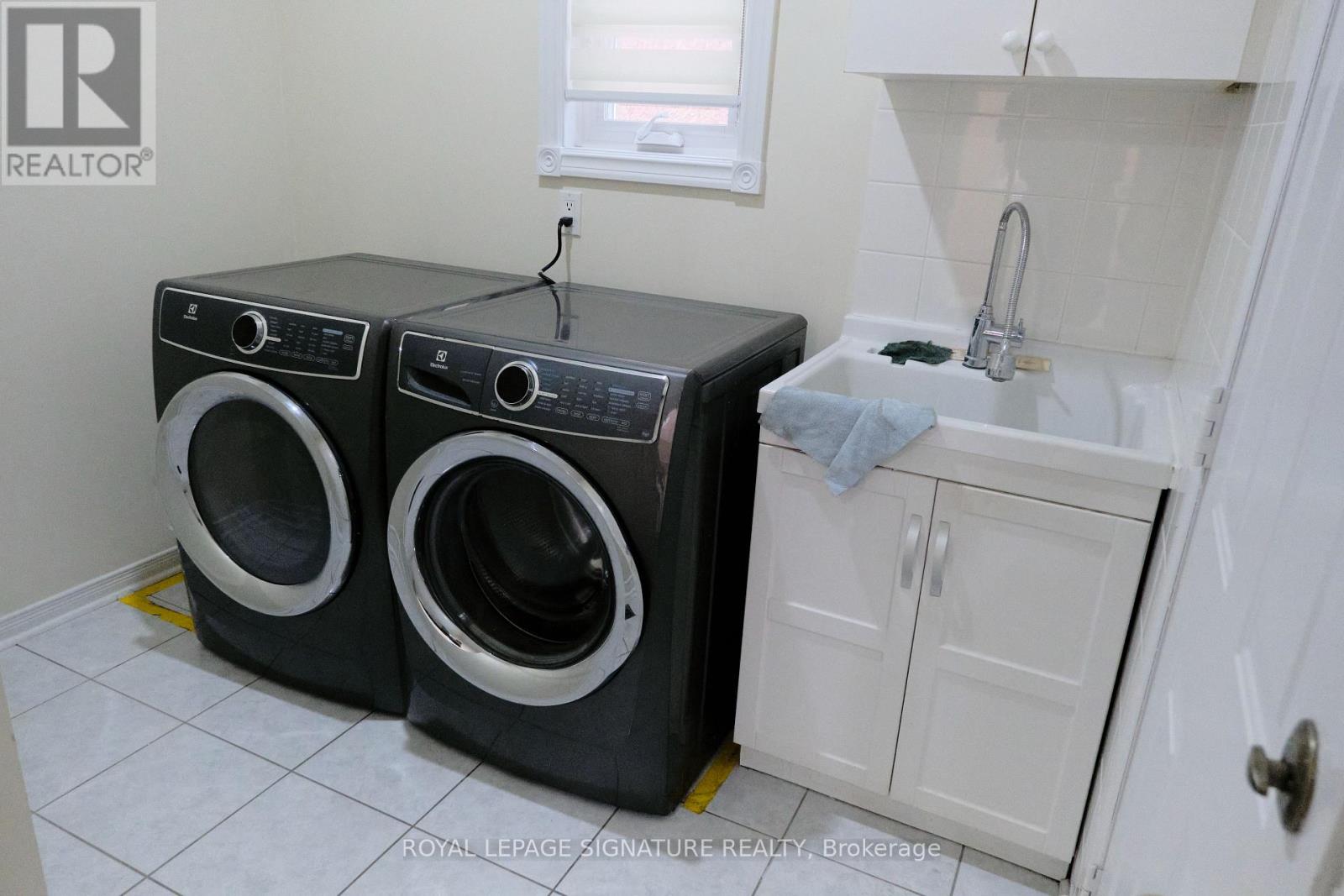 Upper - 12 Pacific Wind Crescent, Brampton, Ontario  L6R 1Y6 - Photo 2 - W12475014