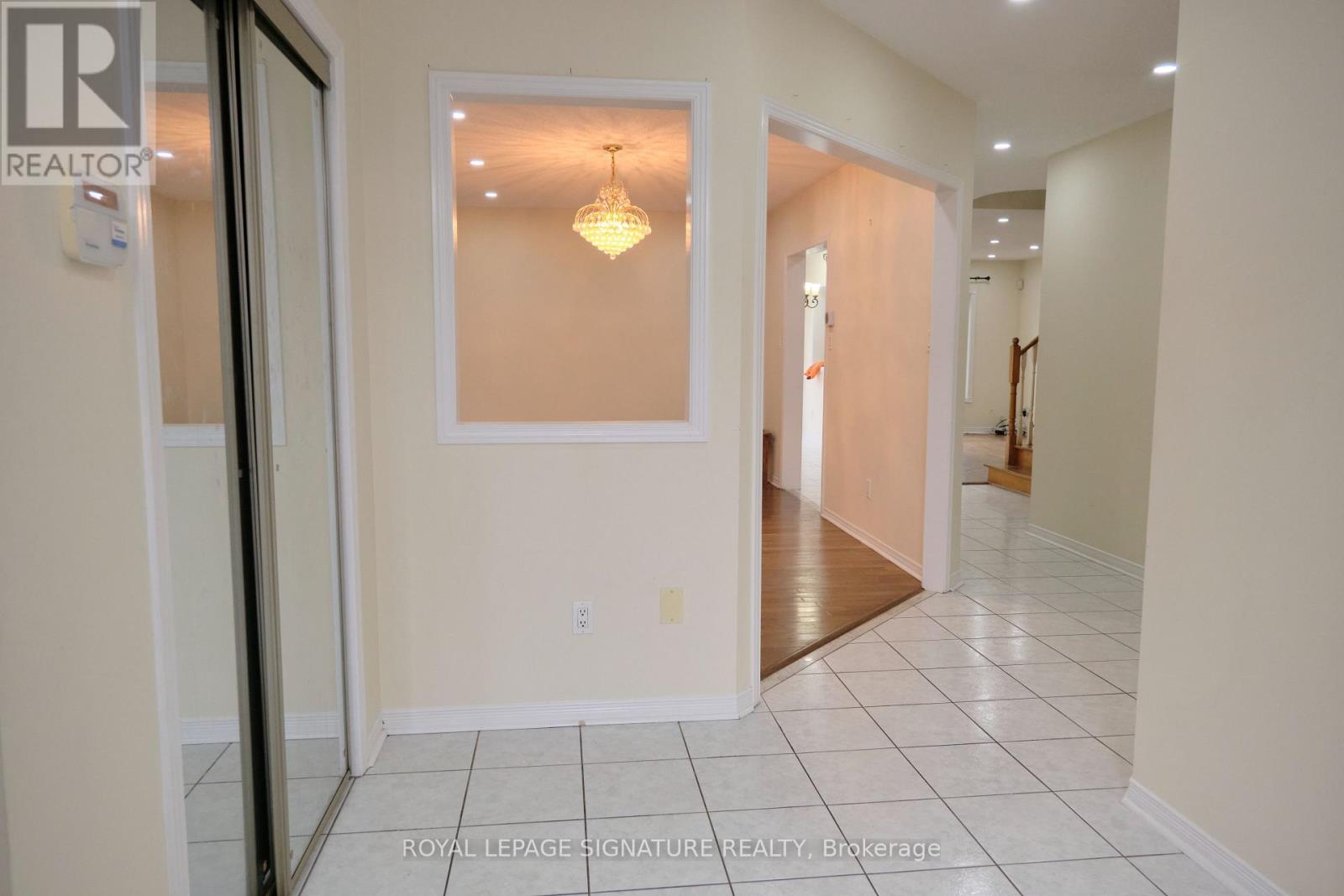 Upper - 12 Pacific Wind Crescent, Brampton, Ontario  L6R 1Y6 - Photo 4 - W12475014