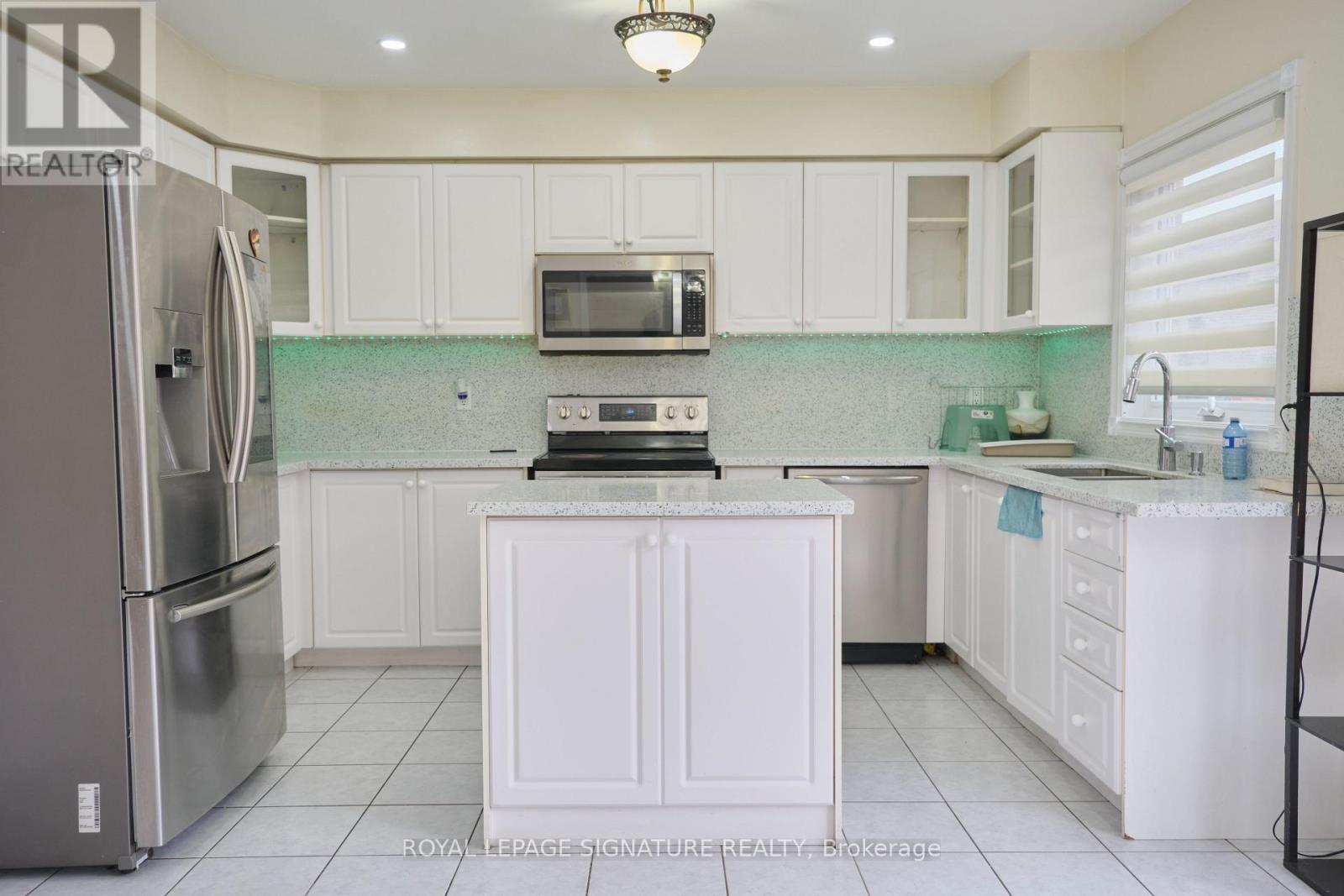 Upper - 12 Pacific Wind Crescent, Brampton, Ontario  L6R 1Y6 - Photo 9 - W12475014