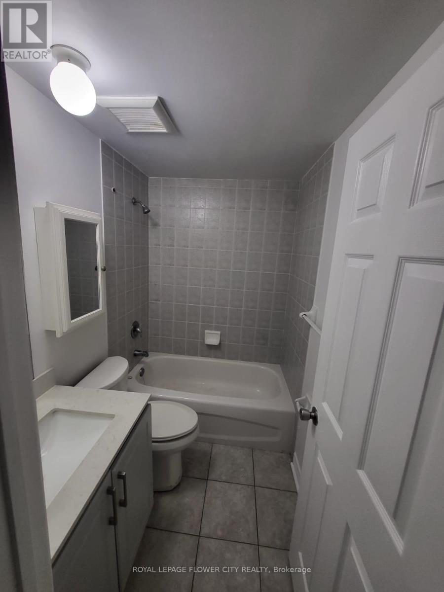 123 Letty Avenue, Brampton, Ontario  L6Y 5E3 - Photo 12 - W12475031