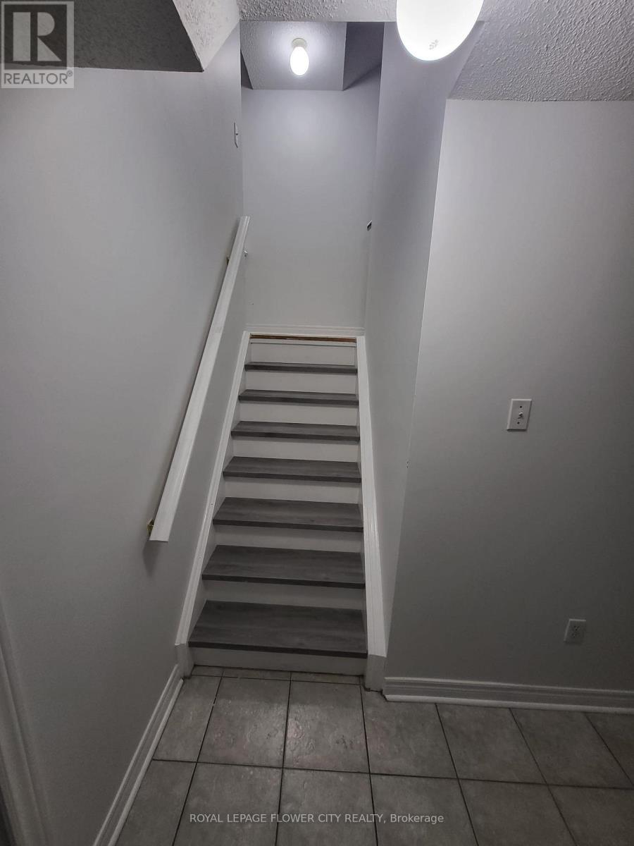 123 Letty Avenue, Brampton, Ontario  L6Y 5E3 - Photo 4 - W12475031