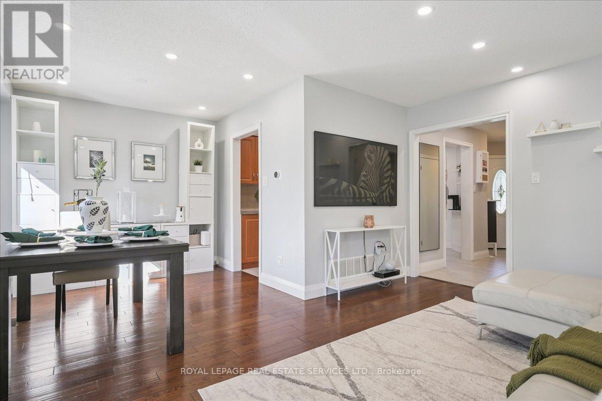 4336 Lee Drive, Mississauga, Ontario  L4W 4A8 - Photo 13 - W12475033
