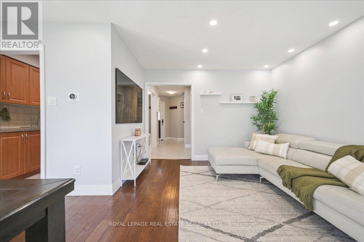 4336 Lee Drive, Mississauga, Ontario  L4W 4A8 - Photo 14 - W12475033