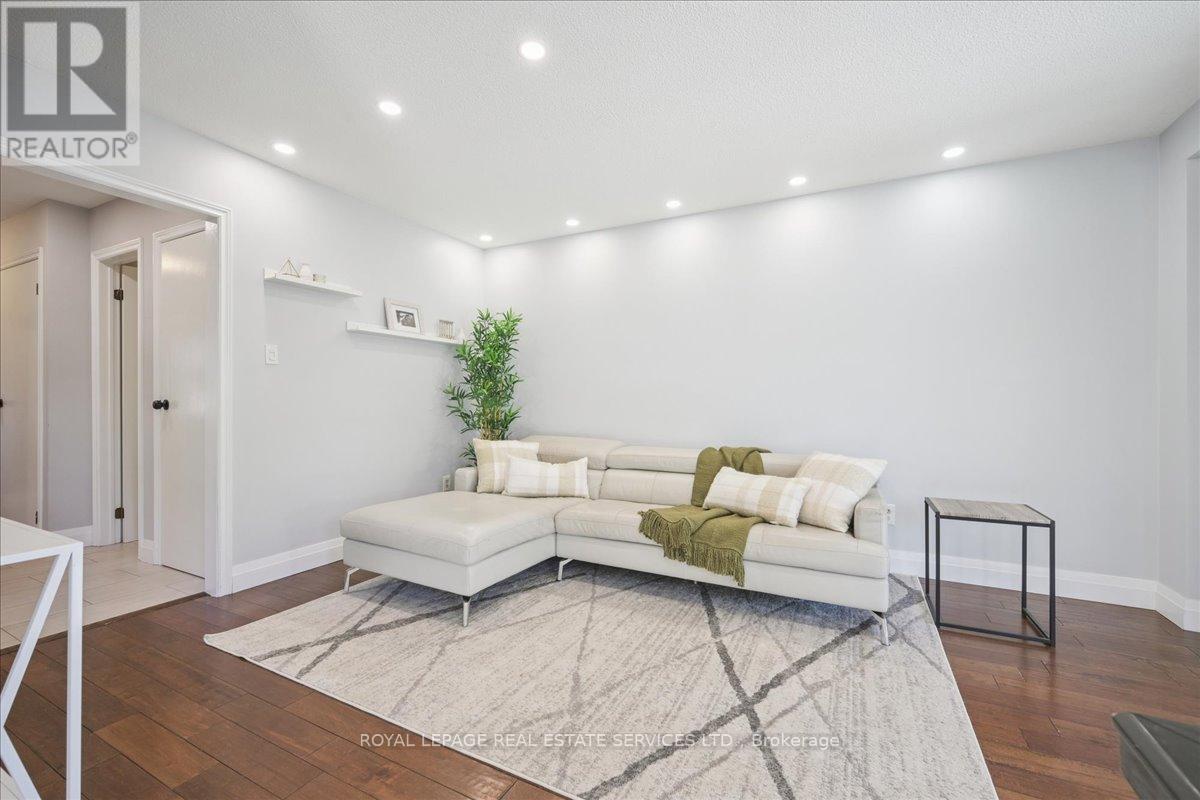 4336 Lee Drive, Mississauga, Ontario  L4W 4A8 - Photo 15 - W12475033