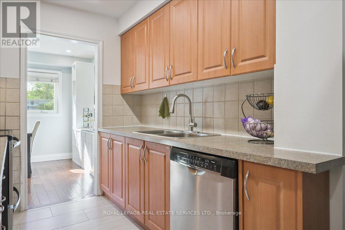 4336 Lee Drive, Mississauga, Ontario  L4W 4A8 - Photo 19 - W12475033