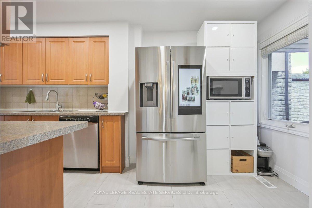 4336 Lee Drive, Mississauga, Ontario  L4W 4A8 - Photo 20 - W12475033