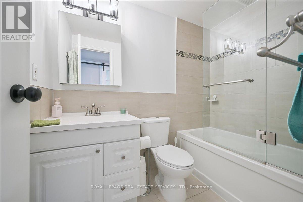 4336 Lee Drive, Mississauga, Ontario  L4W 4A8 - Photo 28 - W12475033