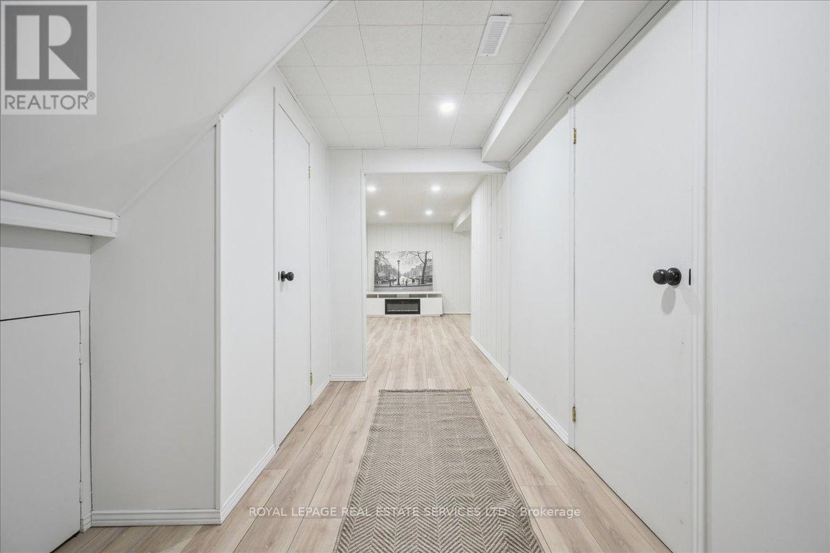 4336 Lee Drive, Mississauga, Ontario  L4W 4A8 - Photo 34 - W12475033