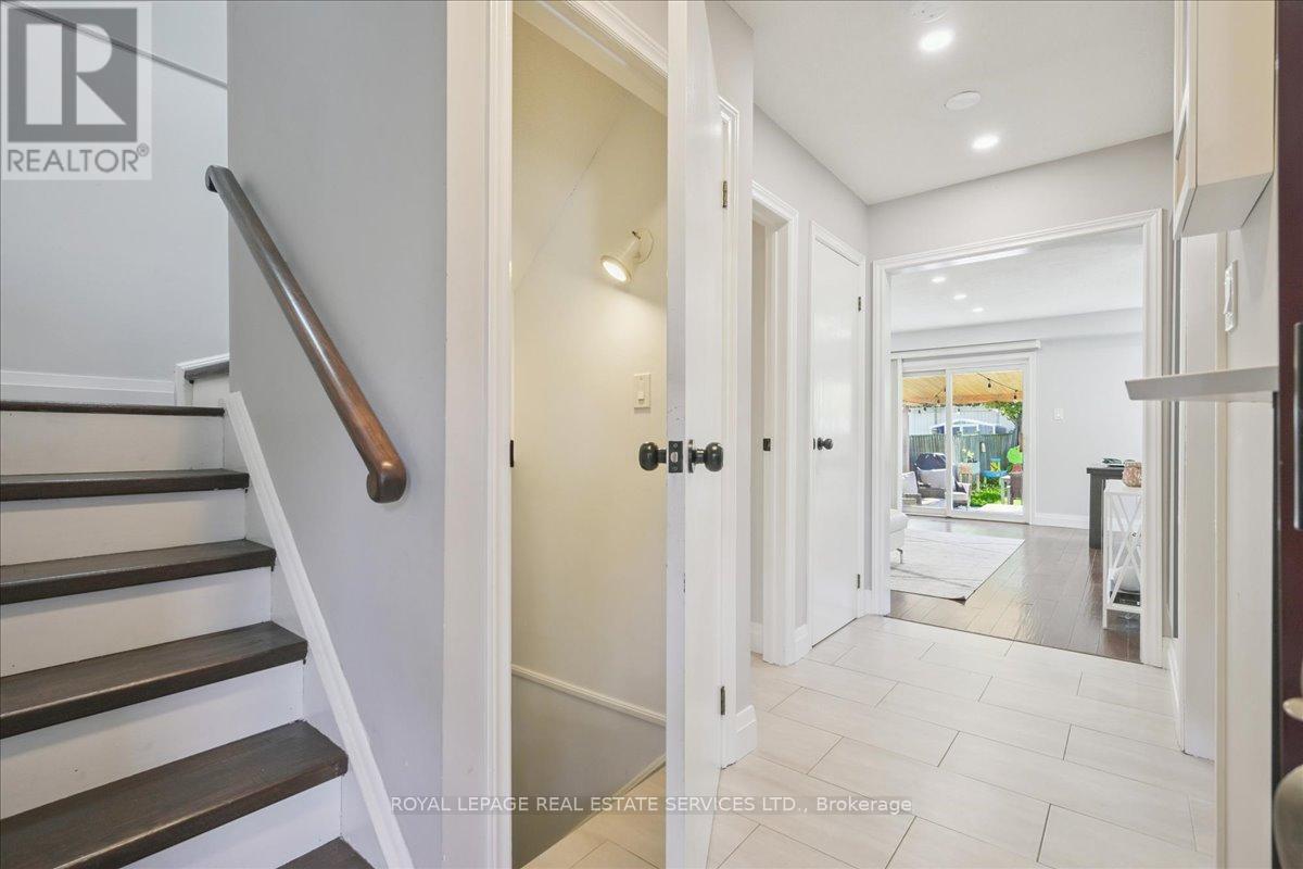 4336 Lee Drive, Mississauga, Ontario  L4W 4A8 - Photo 6 - W12475033
