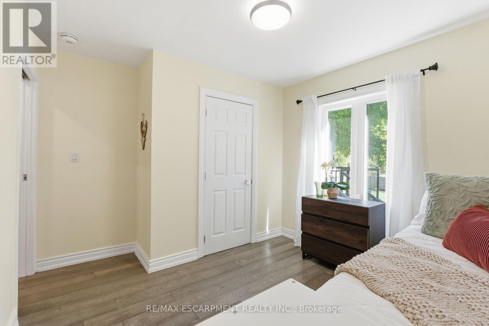 424 Plains Road W, Burlington, Ontario  L7T 1G9 - Photo 16 - W12475040