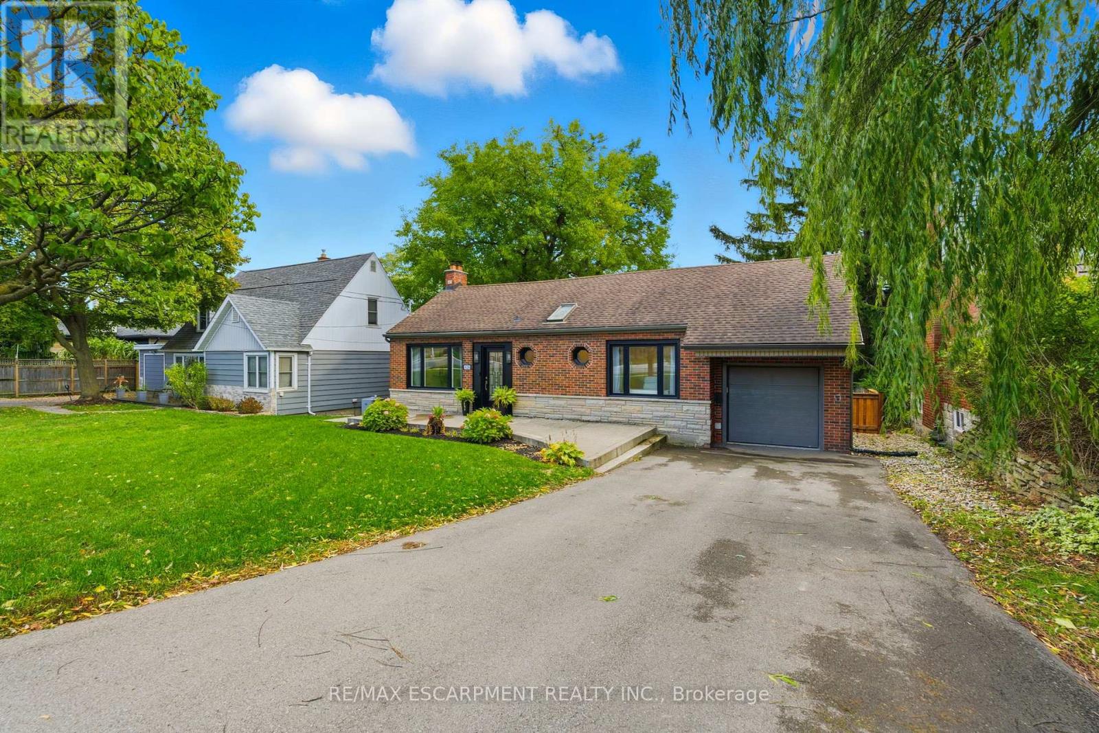 424 Plains Road W, Burlington, Ontario  L7T 1G9 - Photo 2 - W12475040