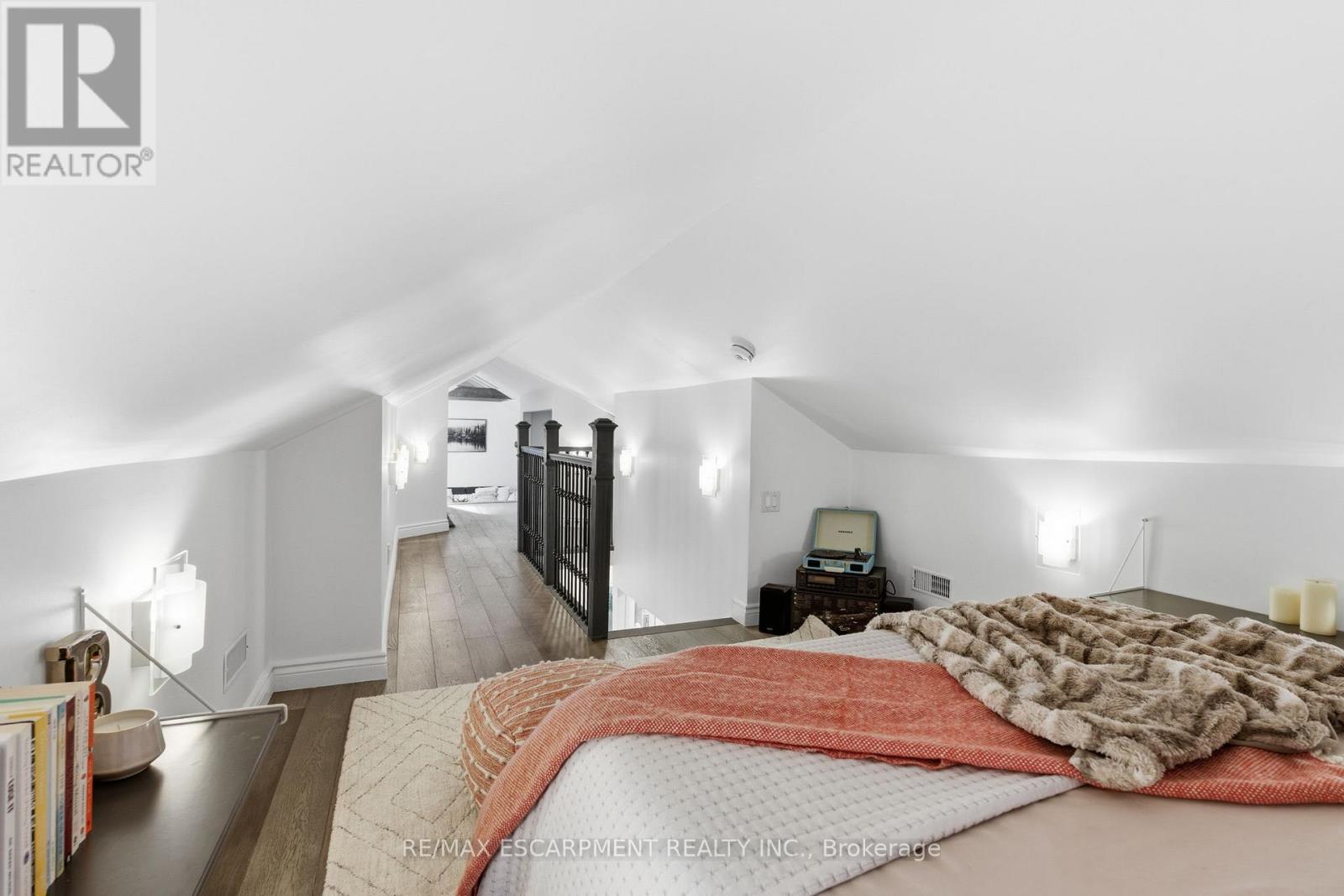 424 Plains Road W, Burlington, Ontario  L7T 1G9 - Photo 21 - W12475040