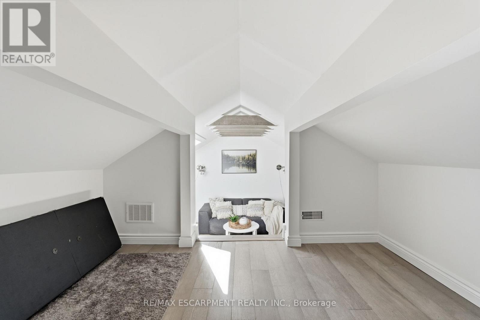 424 Plains Road W, Burlington, Ontario  L7T 1G9 - Photo 23 - W12475040
