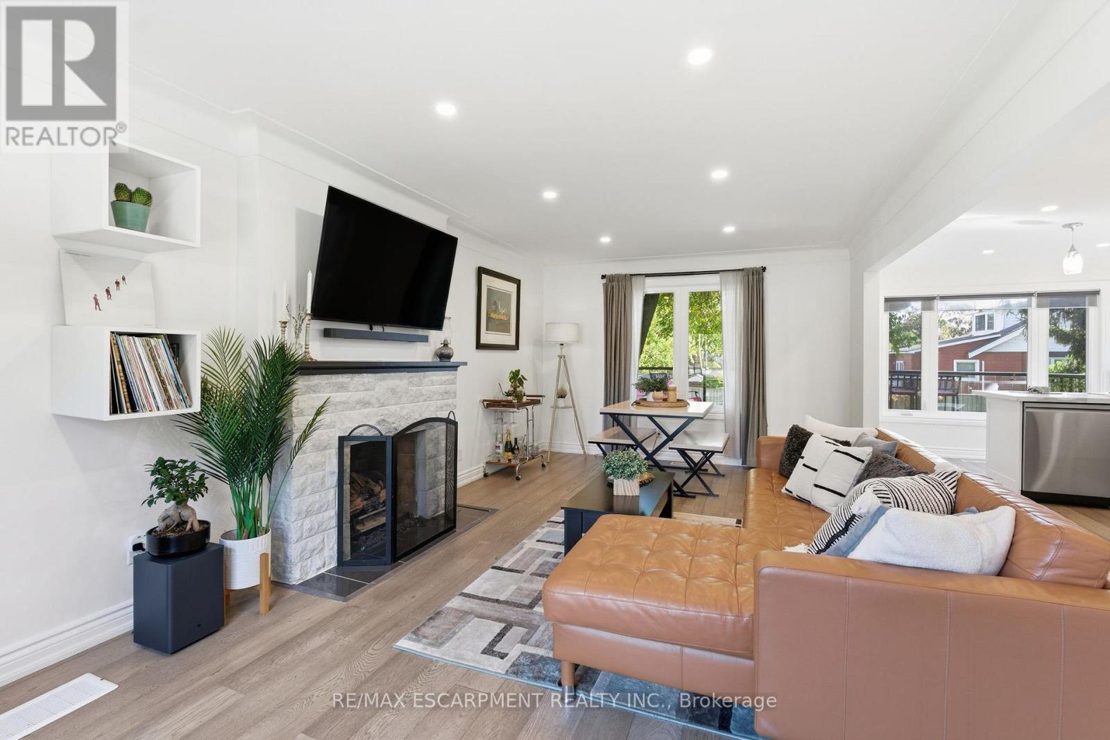 424 Plains Road W, Burlington, Ontario  L7T 1G9 - Photo 6 - W12475040