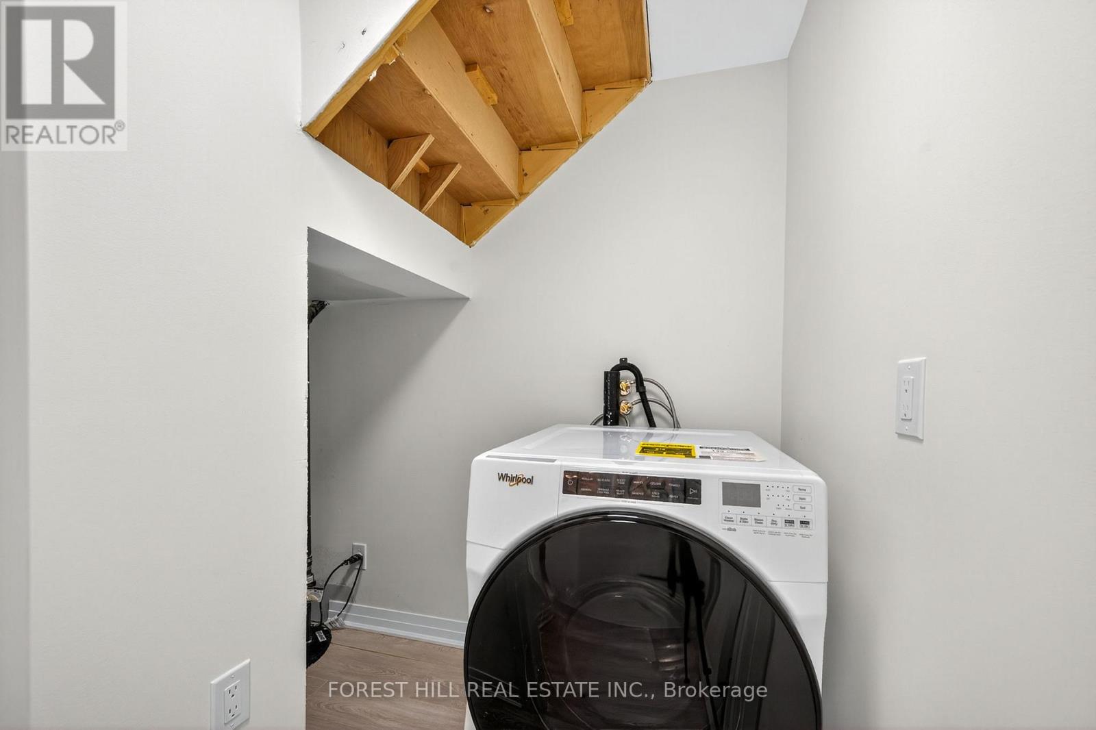 R - 31 Harrow Drive, Toronto, Ontario  M6M 2X4 - Photo 28 - W12475046