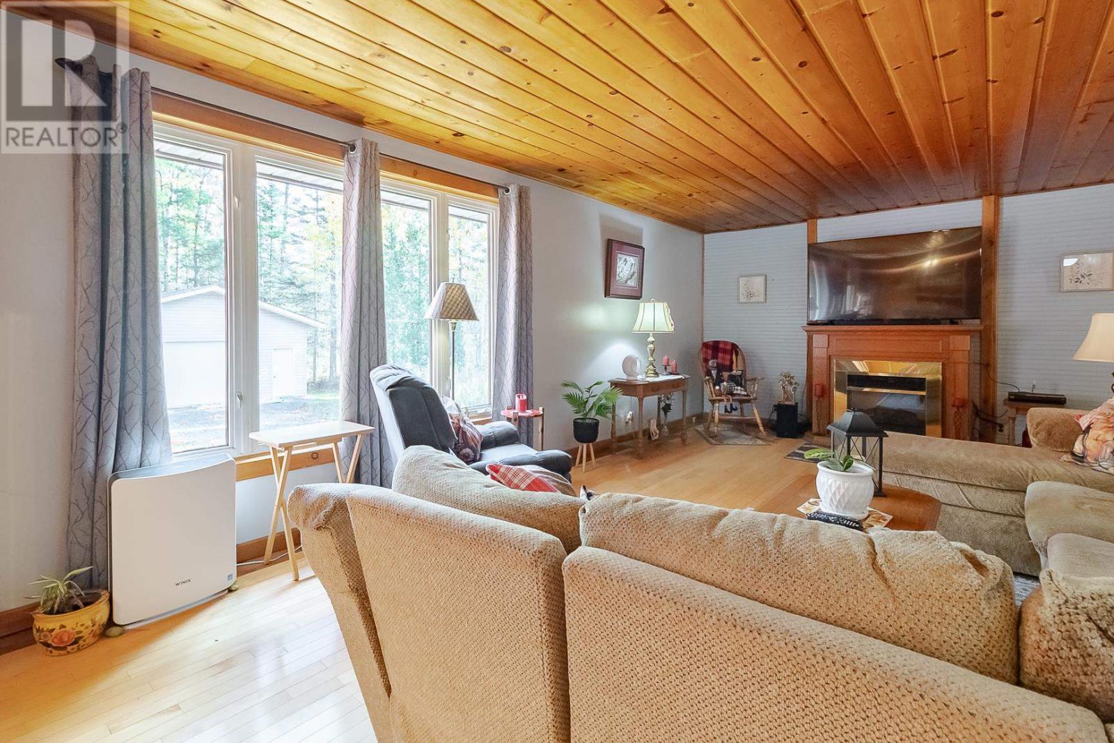 690 Walls Side Rd, Sault Ste. Marie, Ontario  P6A 6K4 - Photo 10 - SM253028
