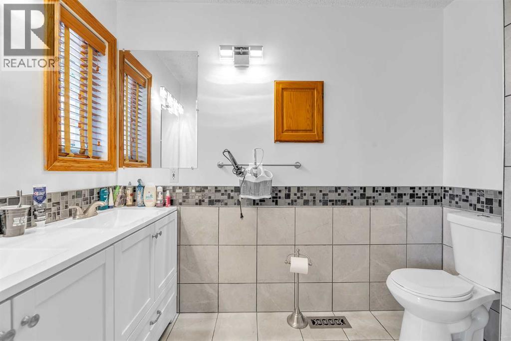 20 Westland Gate, Okotoks, Alberta  T1S 1N1 - Photo 16 - A2244976