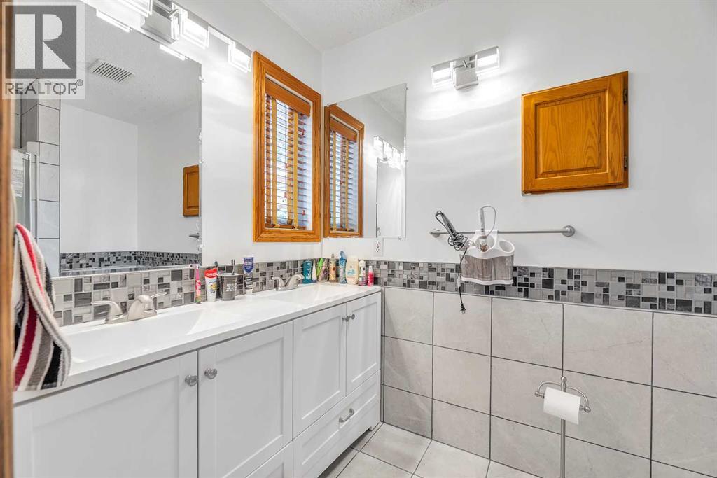 20 Westland Gate, Okotoks, Alberta  T1S 1N1 - Photo 17 - A2244976