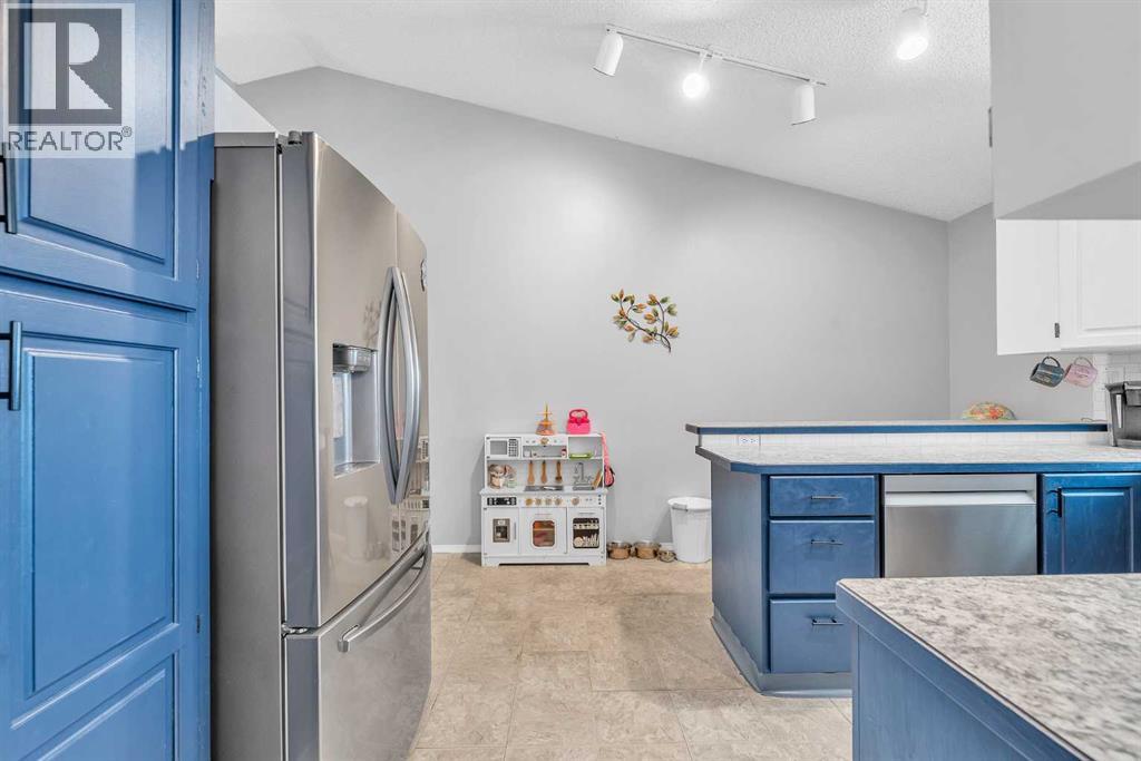 20 Westland Gate, Okotoks, Alberta  T1S 1N1 - Photo 8 - A2244976