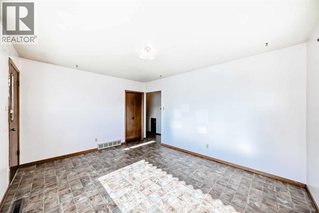 408 1st Street E, Cochrane, Alberta  T4C 1C7 - Photo 18 - A2265474