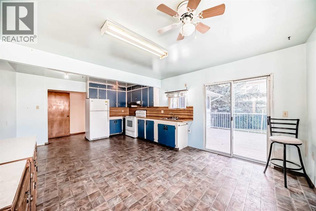 408 1st Street E, Cochrane, Alberta  T4C 1C7 - Photo 12 - A2265474