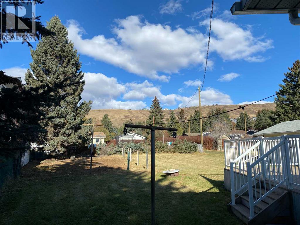 408 1st Street E, Cochrane, Alberta  T4C 1C7 - Photo 4 - A2265474