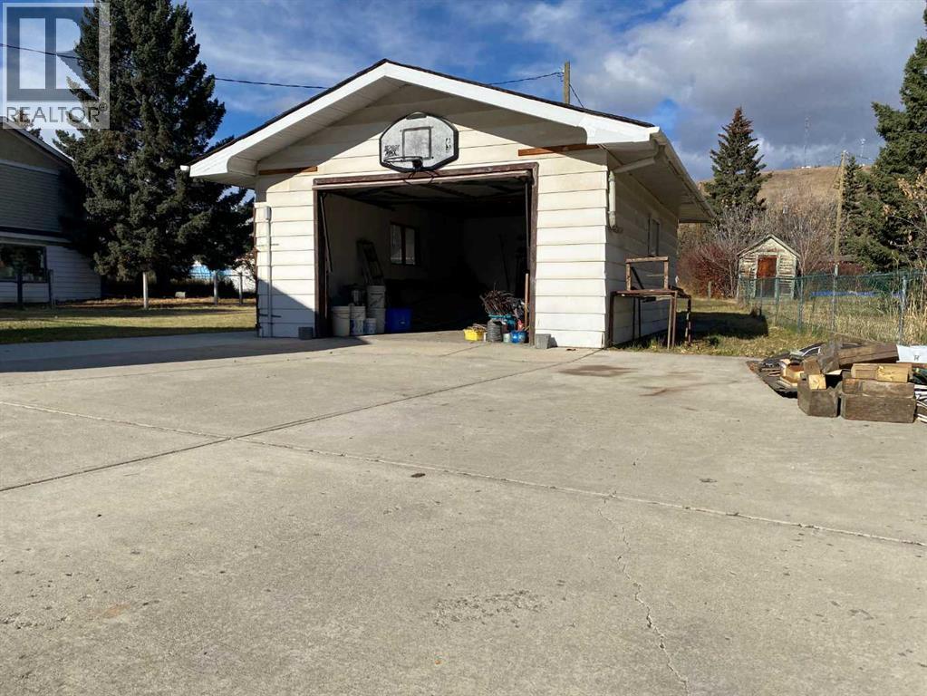 408 1st Street E, Cochrane, Alberta  T4C 1C7 - Photo 9 - A2265474