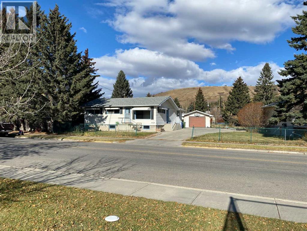 408 1st Street E, Cochrane, Alberta