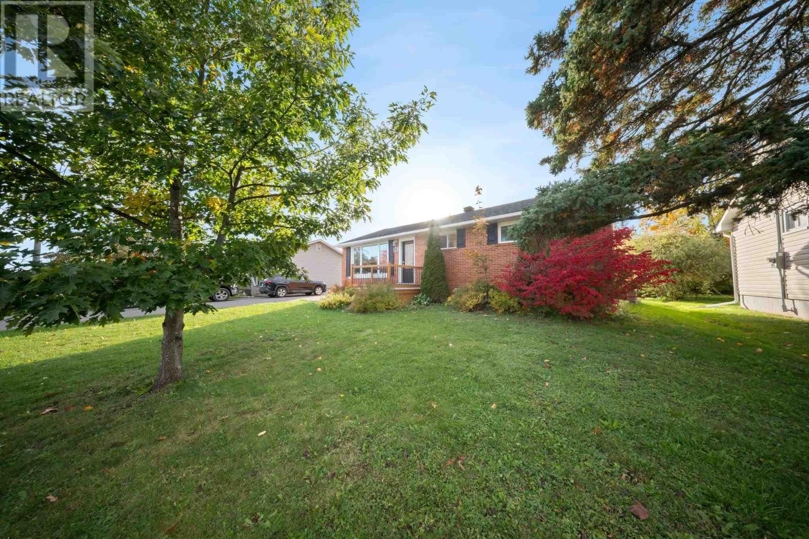 83 Pentagon Blvd, Sault Ste. Marie, Ontario  P6B 5J2 - Photo 2 - SM253043
