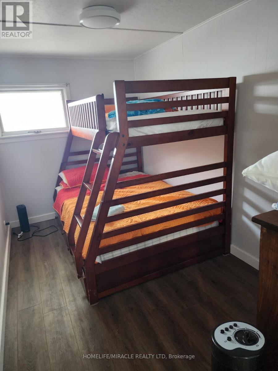 18222 Erie Shore Drive, Chatham-Kent, Ontario  N0P 1A0 - Photo 14 - X12475009