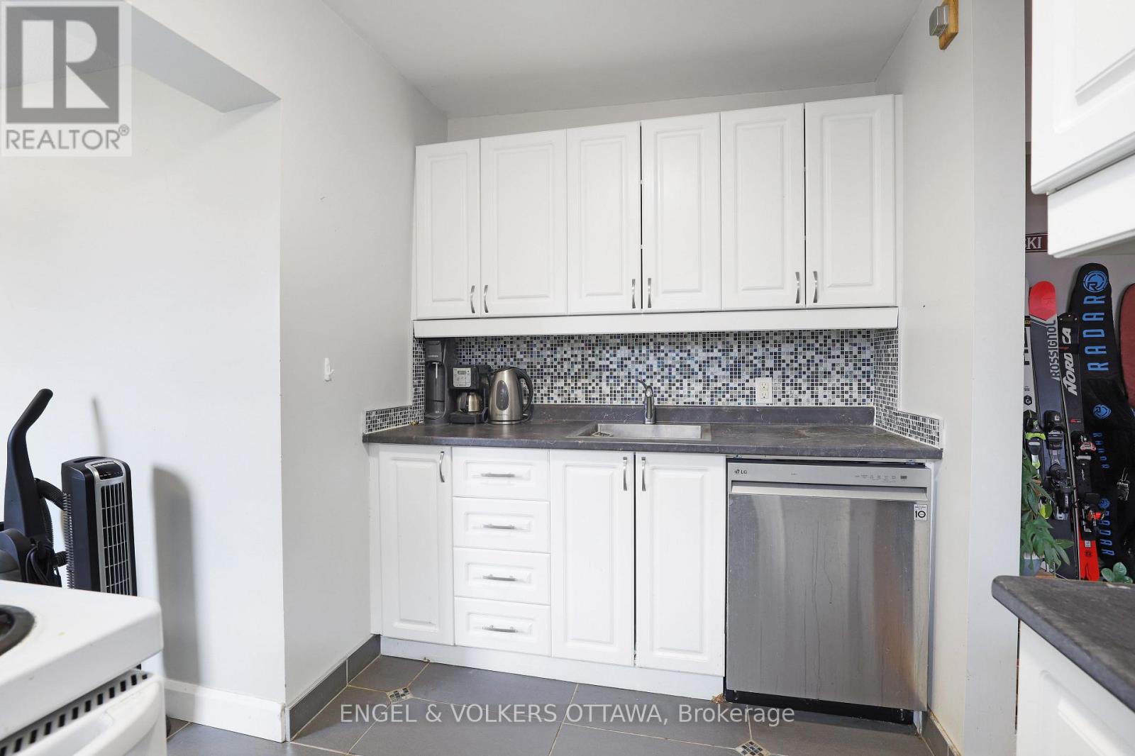 2 - 491 Mcleod Street, Ottawa, Ontario  K1R 5P7 - Photo 7 - X12475068