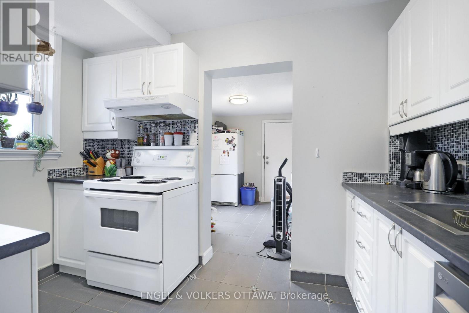 2 - 491 Mcleod Street, Ottawa, Ontario  K1R 5P7 - Photo 8 - X12475068
