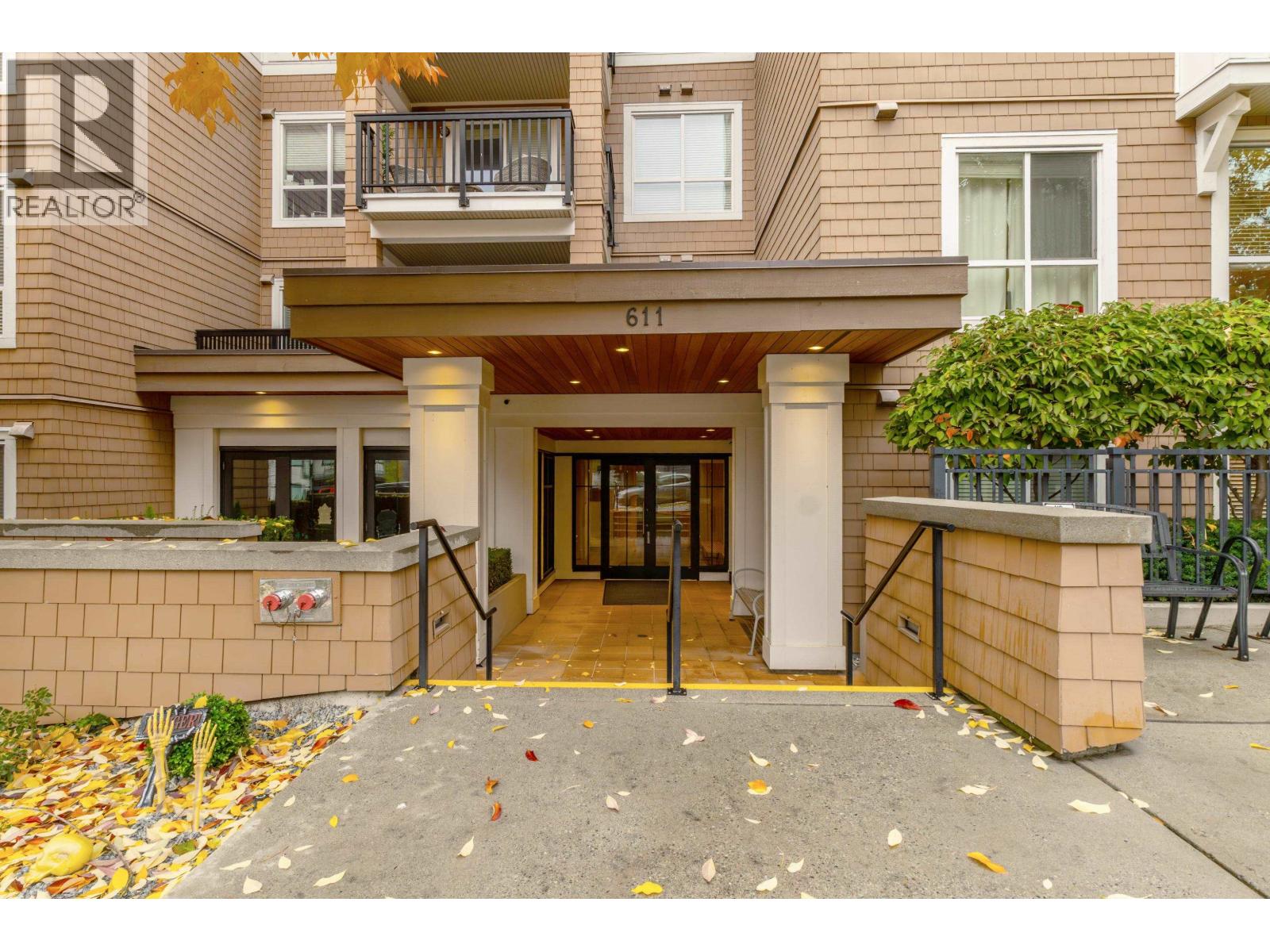 403 611 Regan Avenue, Coquitlam, British Columbia  V3J 0E5 - Photo 2 - R3060757