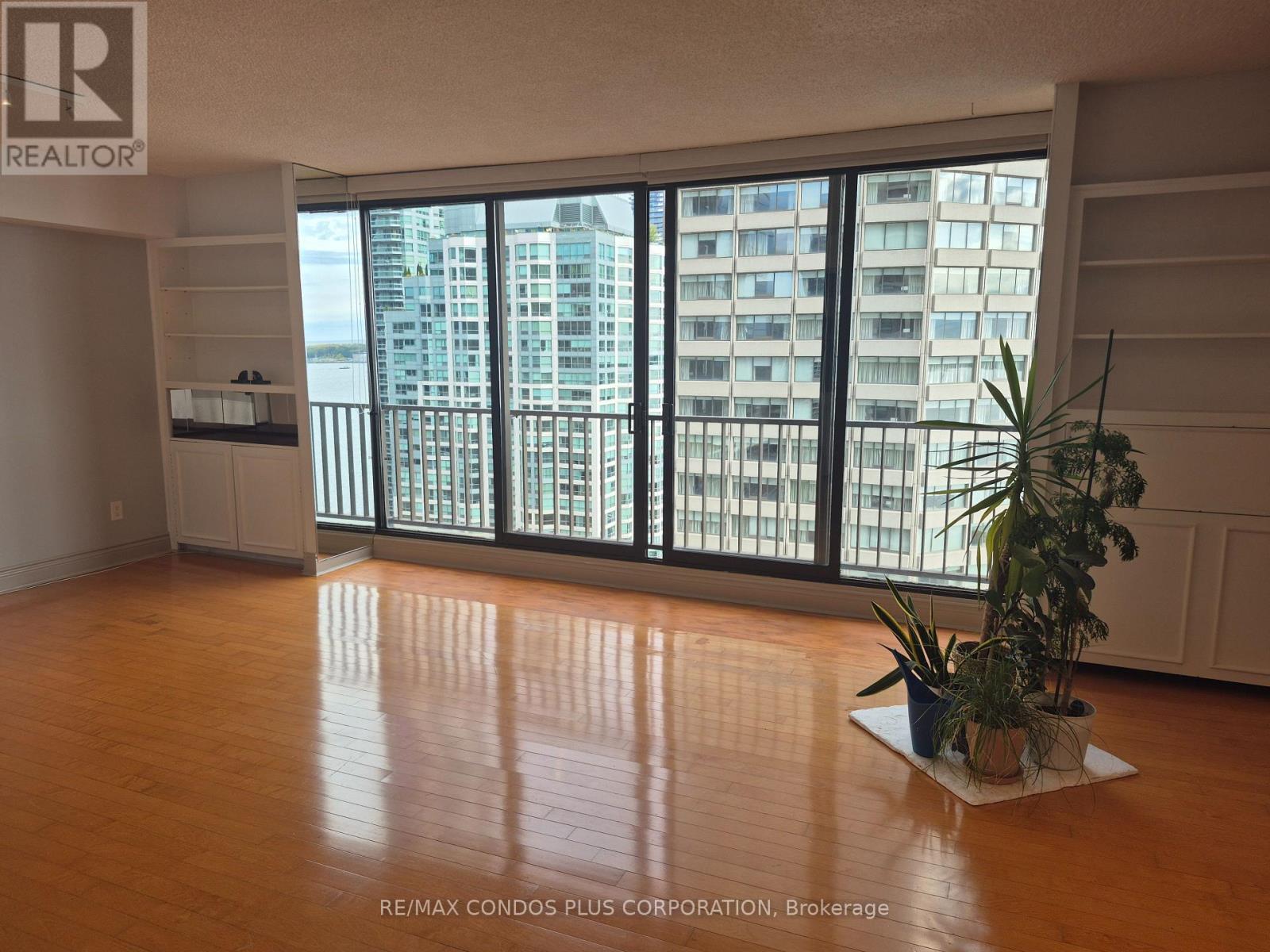 2036 - 33 Harbour Square, Toronto, Ontario  M5J 2G2 - Photo 2 - C12475065