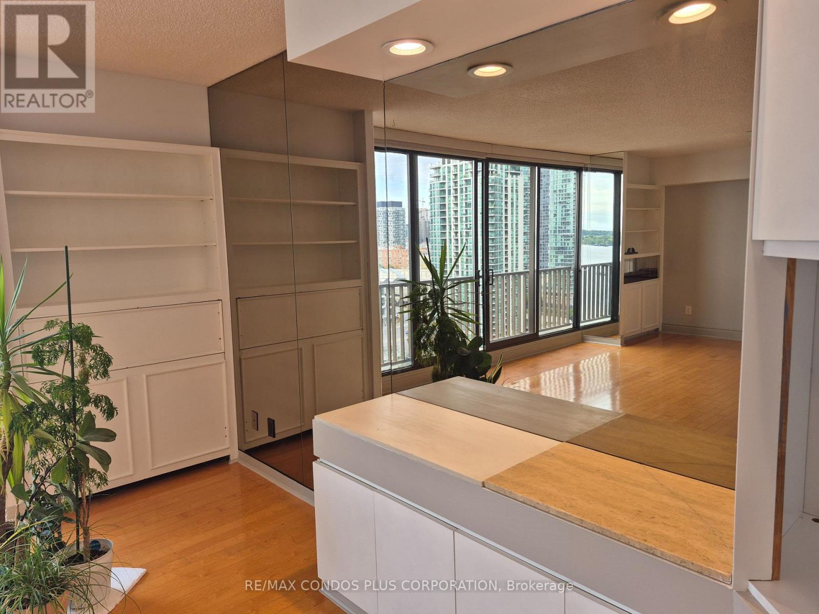 2036 - 33 Harbour Square, Toronto, Ontario  M5J 2G2 - Photo 8 - C12475065