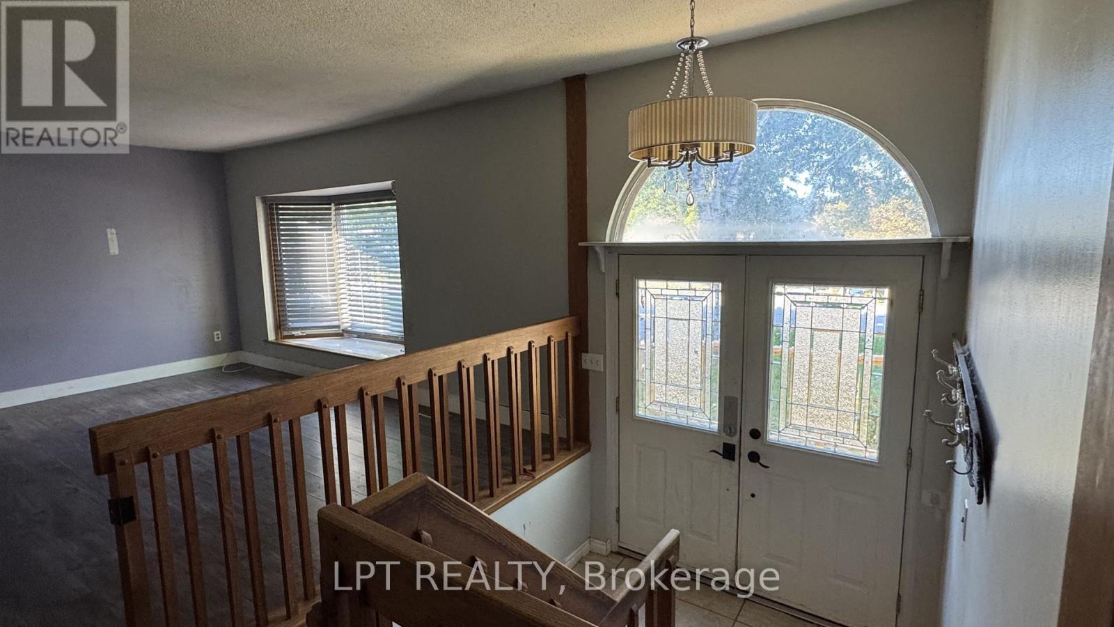 209 Sunset Crescent, Innisfil, Ontario  L9S 1J2 - Photo 3 - N12475058